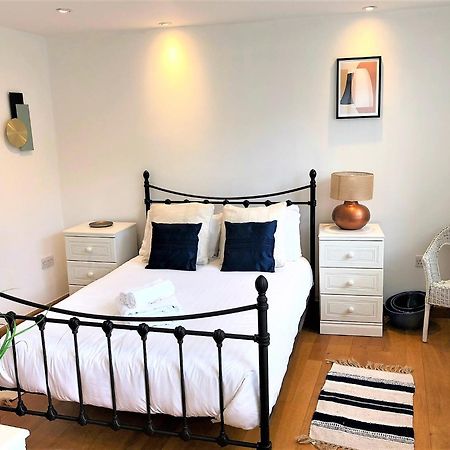 Prime Location! Detached Clifton Home With Parking بريستول المظهر الخارجي الصورة