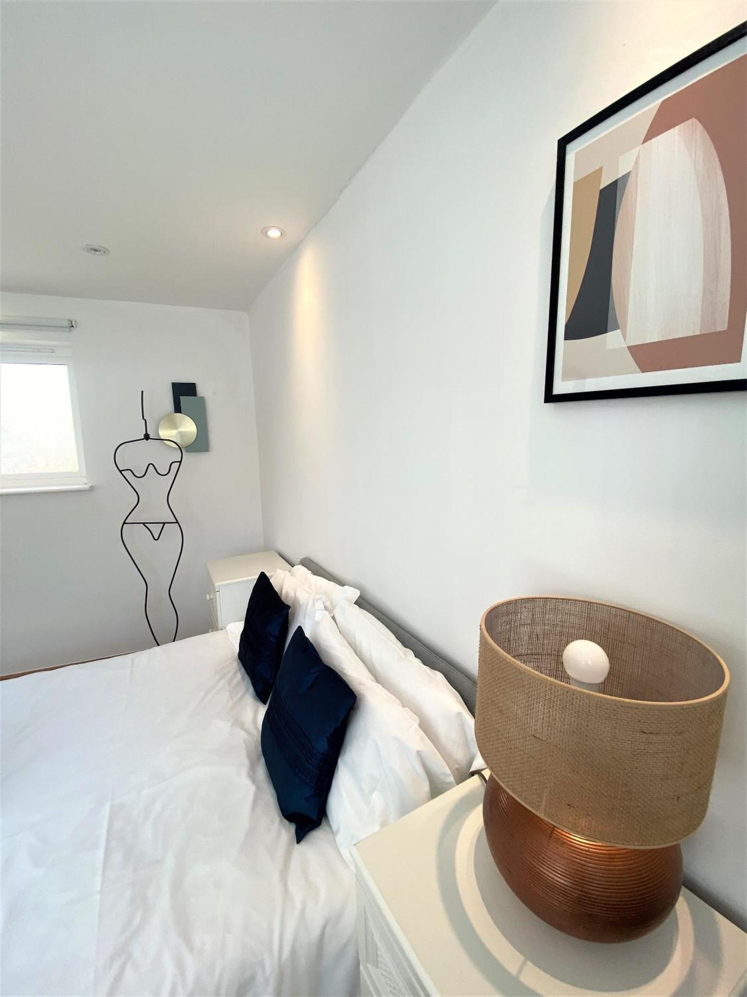 Prime Location! Detached Clifton Home With Parking بريستول المظهر الخارجي الصورة