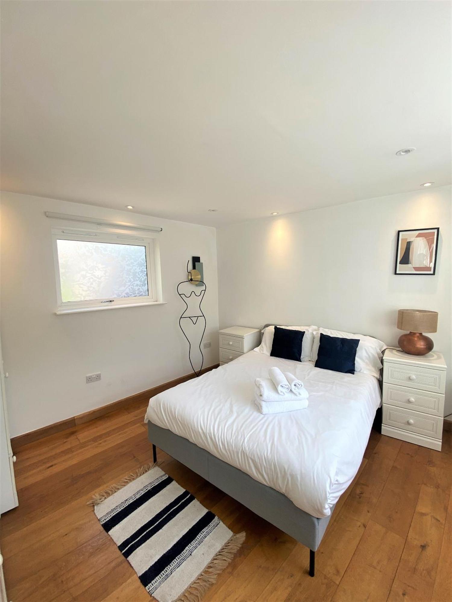 Prime Location! Detached Clifton Home With Parking بريستول المظهر الخارجي الصورة