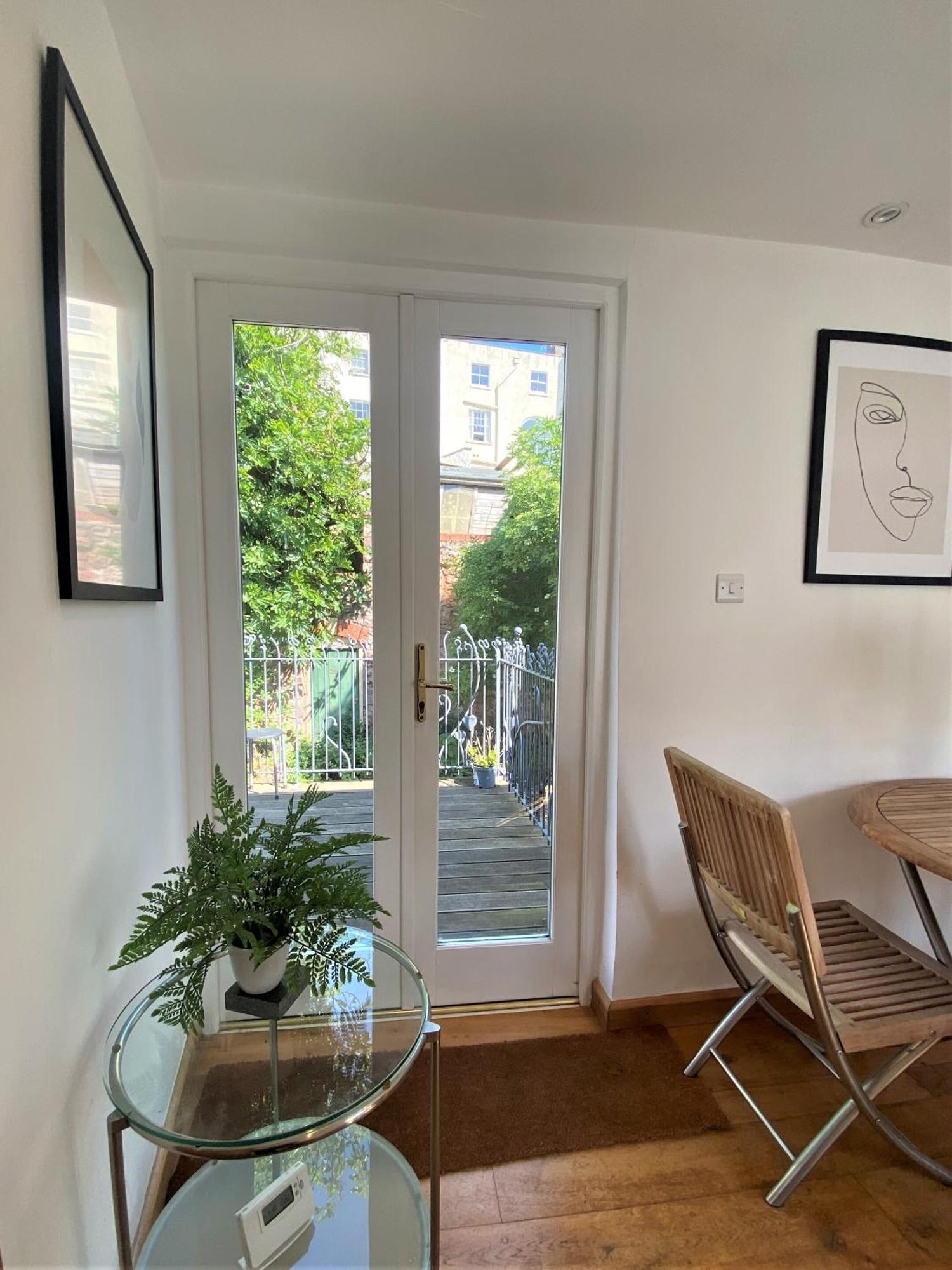 Prime Location! Detached Clifton Home With Parking بريستول المظهر الخارجي الصورة