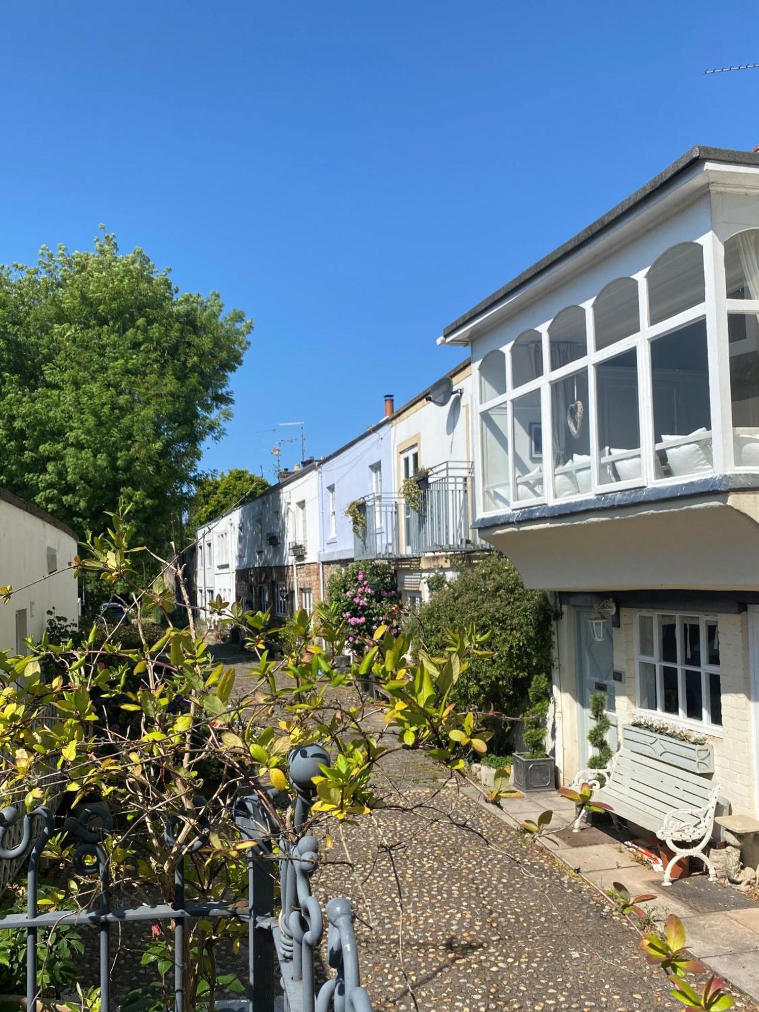 Prime Location! Detached Clifton Home With Parking بريستول المظهر الخارجي الصورة